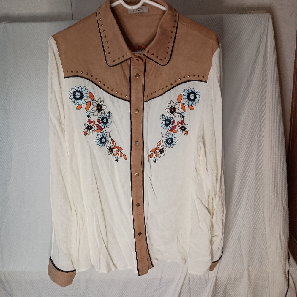 Suede-Trim Floral Embroidered Button-Down Shirt - Cream and Tan